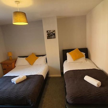Contractors, City Centre, Parking, 3 Double Rooms, Netflix, Cosy! Κόβεντρι Εξωτερικό φωτογραφία