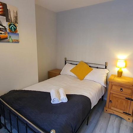 Contractors, City Centre, Parking, 3 Double Rooms, Netflix, Cosy! Κόβεντρι Εξωτερικό φωτογραφία