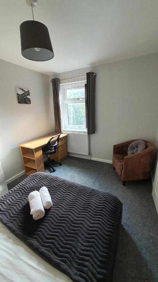 Contractors, City Centre, Parking, 3 Double Rooms, Netflix, Cosy! Κόβεντρι Εξωτερικό φωτογραφία