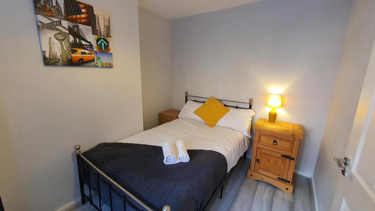 Contractors, City Centre, Parking, 3 Double Rooms, Netflix, Cosy! Κόβεντρι Εξωτερικό φωτογραφία